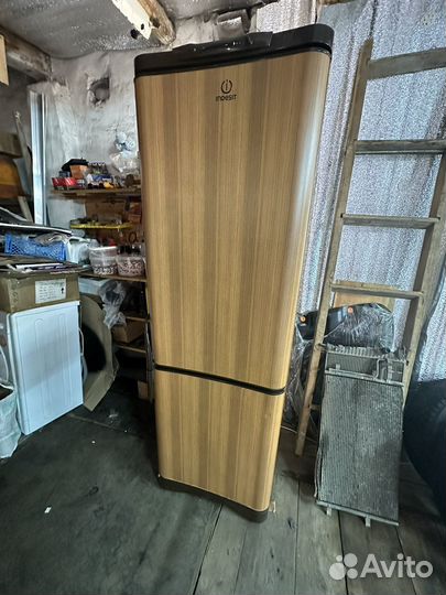 Холодильник indesit