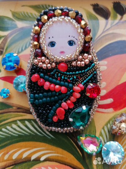 Брошка-матрешка