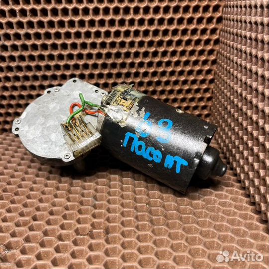 Моторчик стеклоочистителя передний Volkswagen
