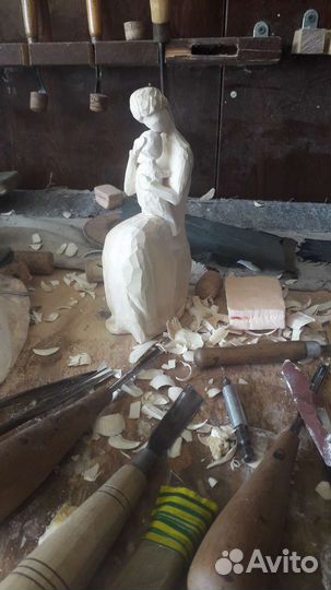 Статуэтка из дерева