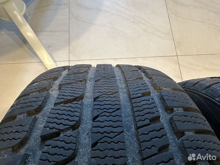 Kumho I'Zen KW27 245/45 R18 100V