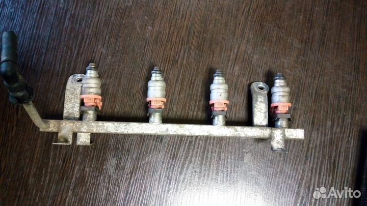 Шевроле авео т200 т250 топливная рампа с форсункам