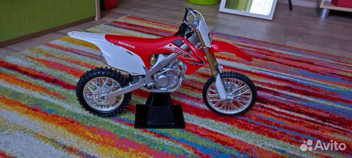 Модель мотоцикла honda CRF 450R 1:6