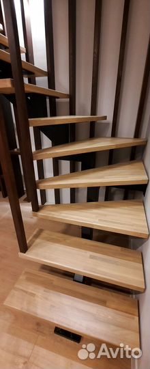 Лестница на металлокаркасе изящная