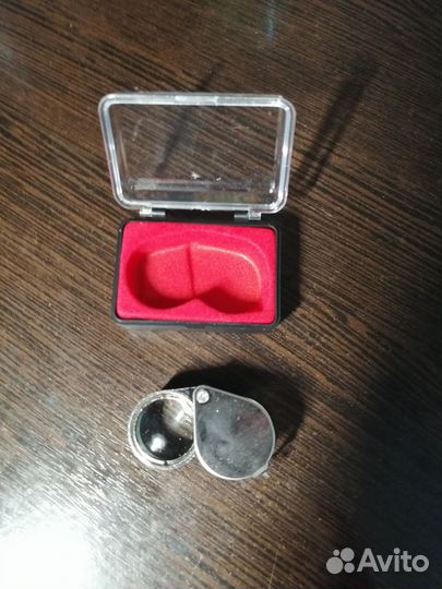 Увеличительное стекло лупа