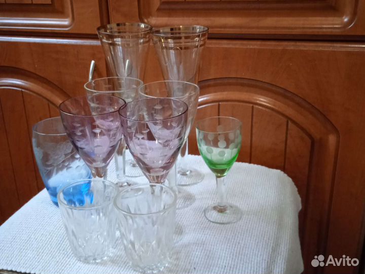 Ваза, рюмки, кружки