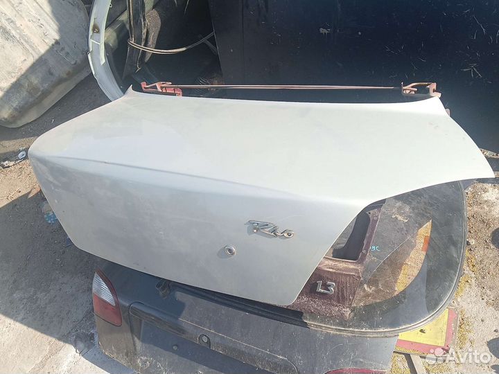 Крышка багажника kia rio 1 2001 год седан