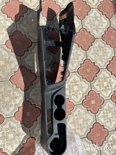 Подлокодник хундай солярис 2