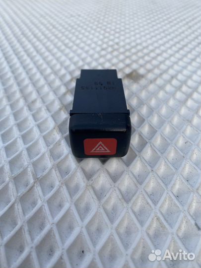 Кнопка аварийки mitsubishi carisma