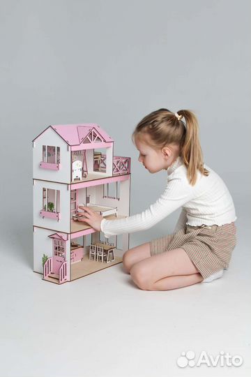 Кукольный домик с мебелью