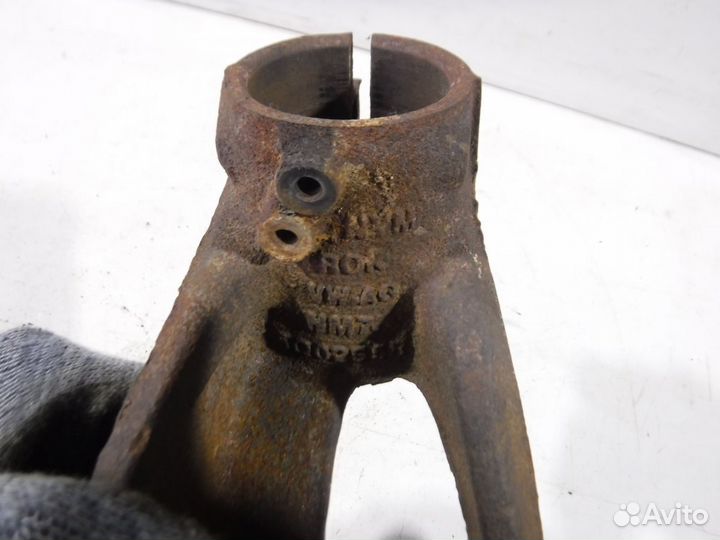 Кулак поворотный передний левый Skoda Octavia