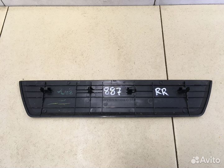 Накладка порога (внутренняя) Hi Lux 2015