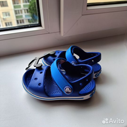 Сандали crocs