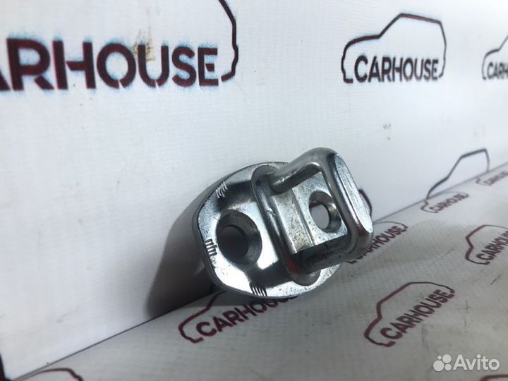 Ответная часть замка двери задняя правая