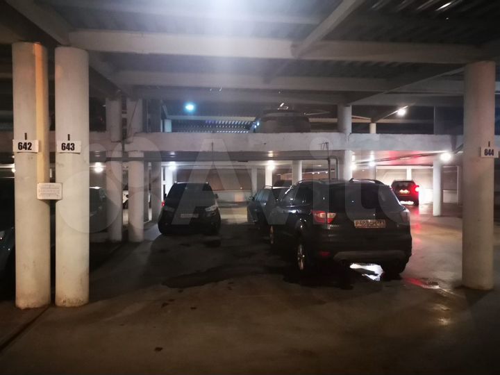 Машиноместо, 18 м²