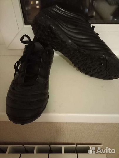 Футбольные бутсы adidas