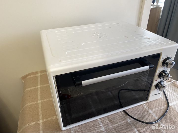 Духовка электрическая с противнями