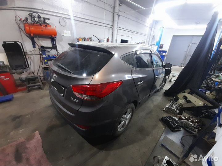 Hyundai IX35 2011 год в полный разбор