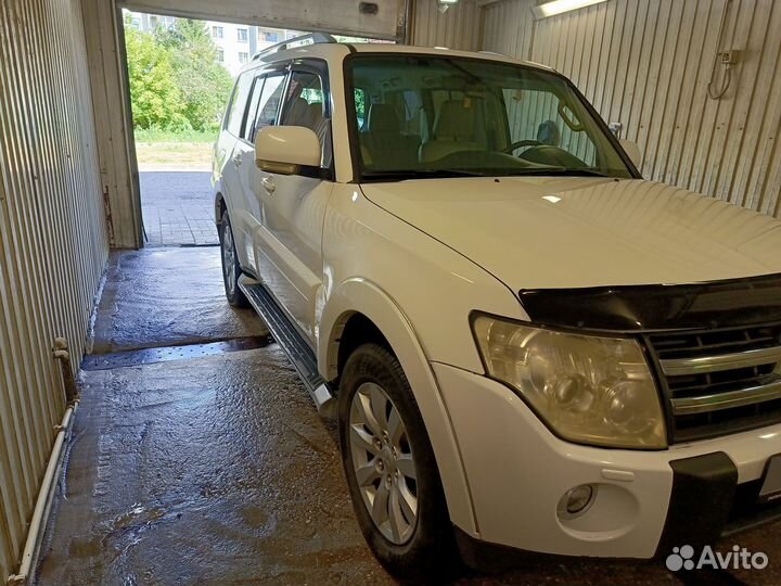 Mitsubishi Pajero 3.2 AT, 2008, 215 000 км