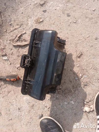 Бардачок в торпедо Ford Fusion