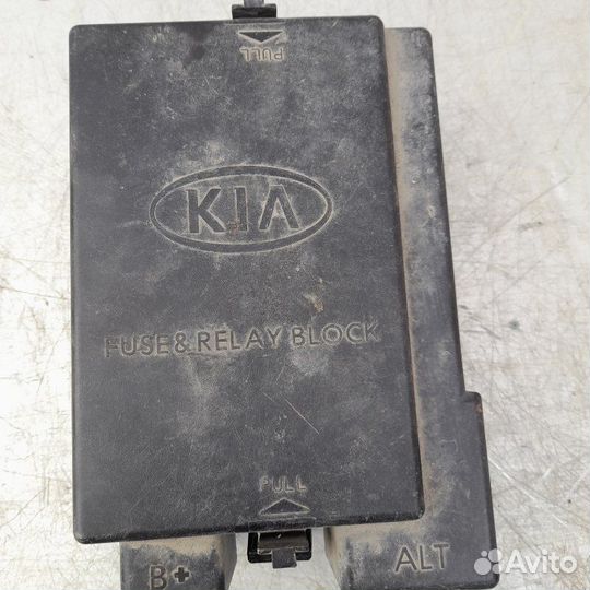Блок предохранителей под капот Kia Cerato 1 LD