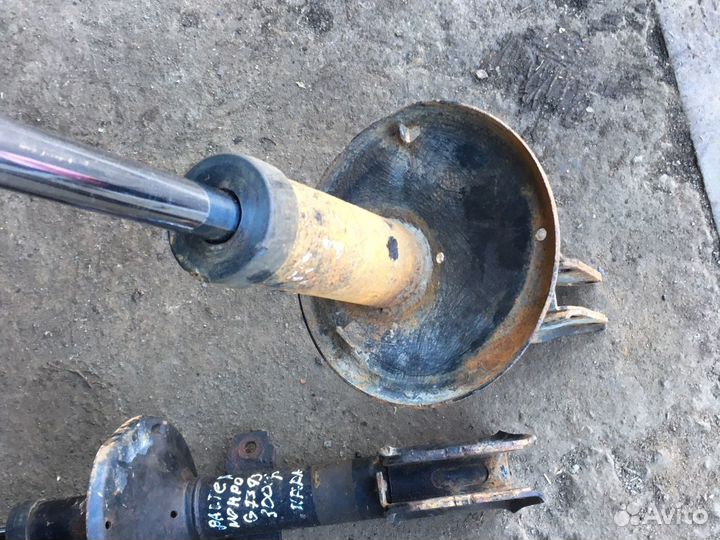 Амортизаторы передние Рено Дастер