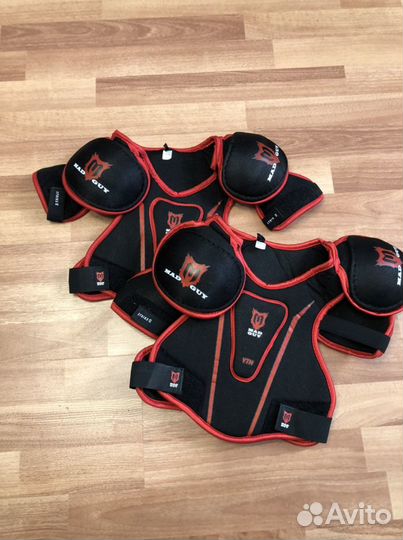 Нагрудник для начинающего хоккеиста