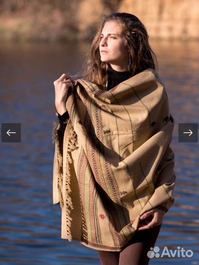 Индийская шаль палантин с гуджаратской вышивкой