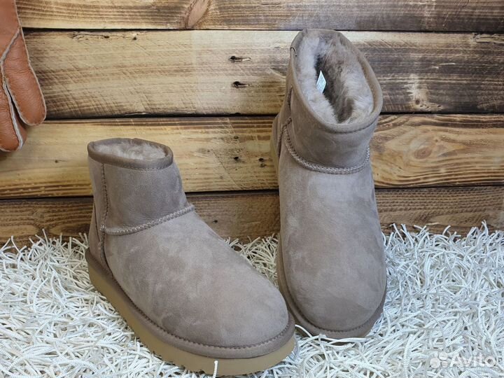 UGG Classic Mini II