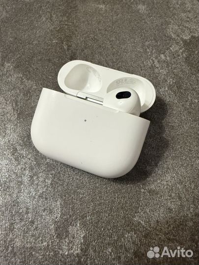 Apple airpods 3 кейс и правый наушник