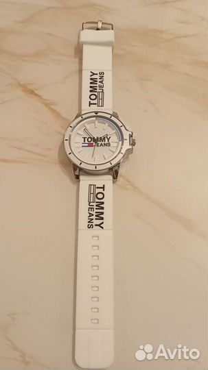 Tommy hilfiger часы белые