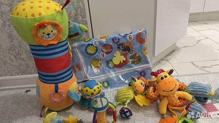Развивающие игрушки для малышей пакетом