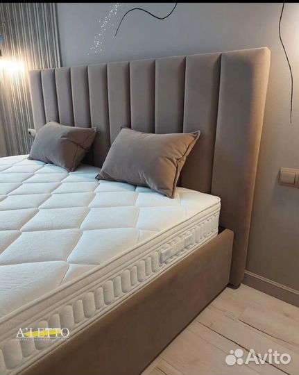 Кровать двуспальная с мягким изголовьем на заказ