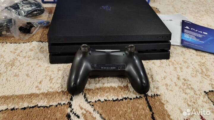 Sony playstation 4 pro 1 Tb Cuh-7216B