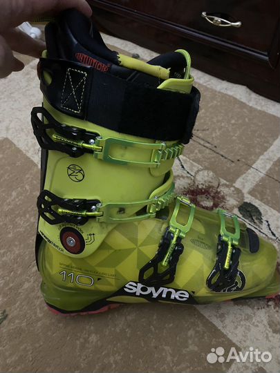 Горнолыжные ботинки