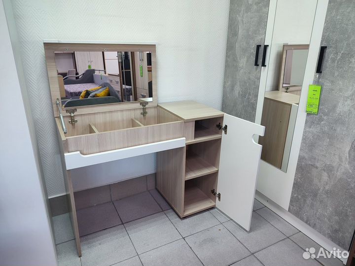 Стол туалетный