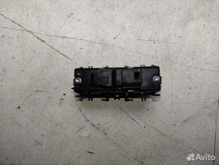 Кнопка центрального замка Mercedes E350 W212 3.5