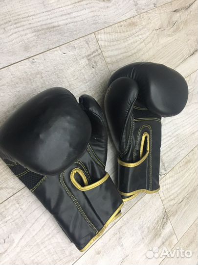Боксерские перчатки 12 oz adidas