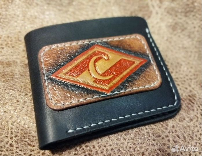 Мужской кошель из натуральной кожи с тиснением