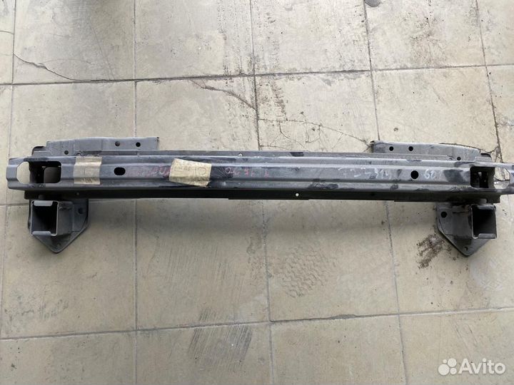 Усилитель бампера Hyundai Tucson 1