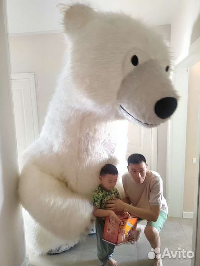 Белый мишка на праздник