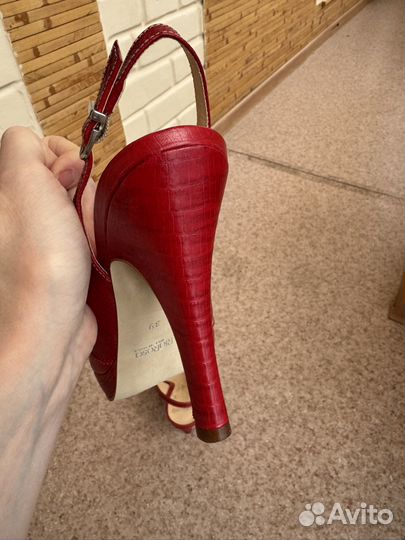 Босоножки из натуральной кожи новые (39-40 размер)