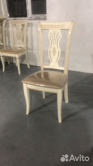 Стулья столы кровати