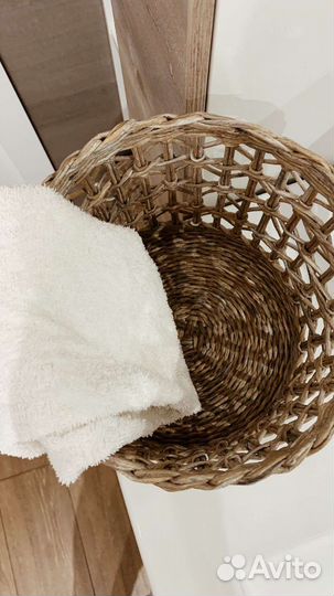 Корзина плетеная из бумажной лозы
