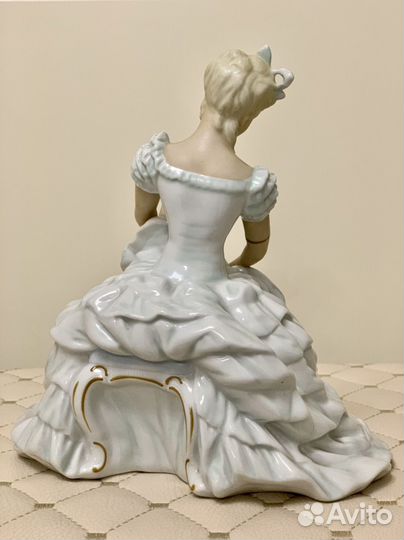 Статуэтка фарфор
