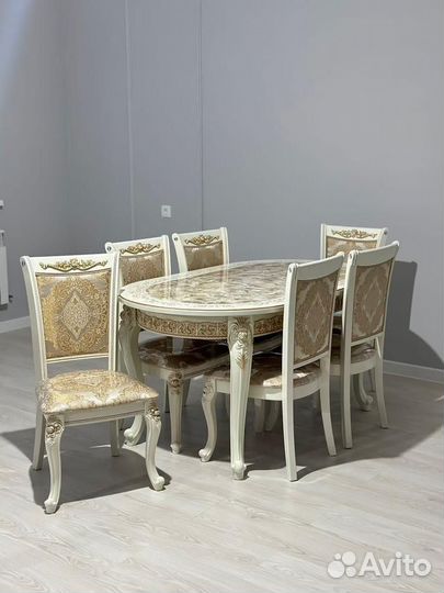 Стол и стулья