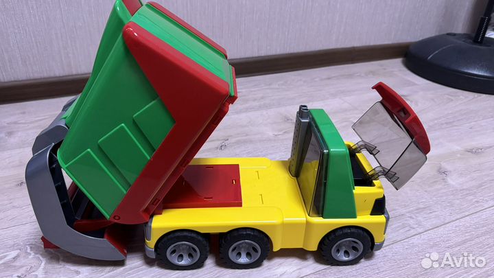 Мусоровоз bruder