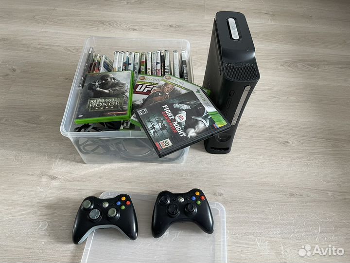 Xbox 360 + 2 геймпада и игры