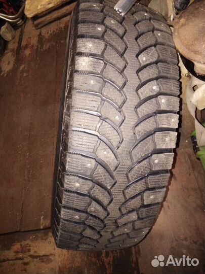 Bridgestone Blizzak Spike-01 205/70 R15