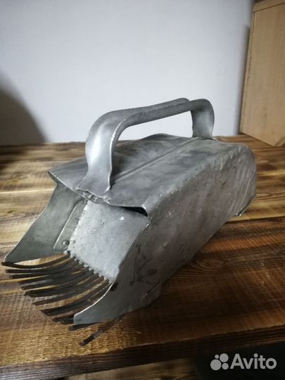 Совок для сбора ягод